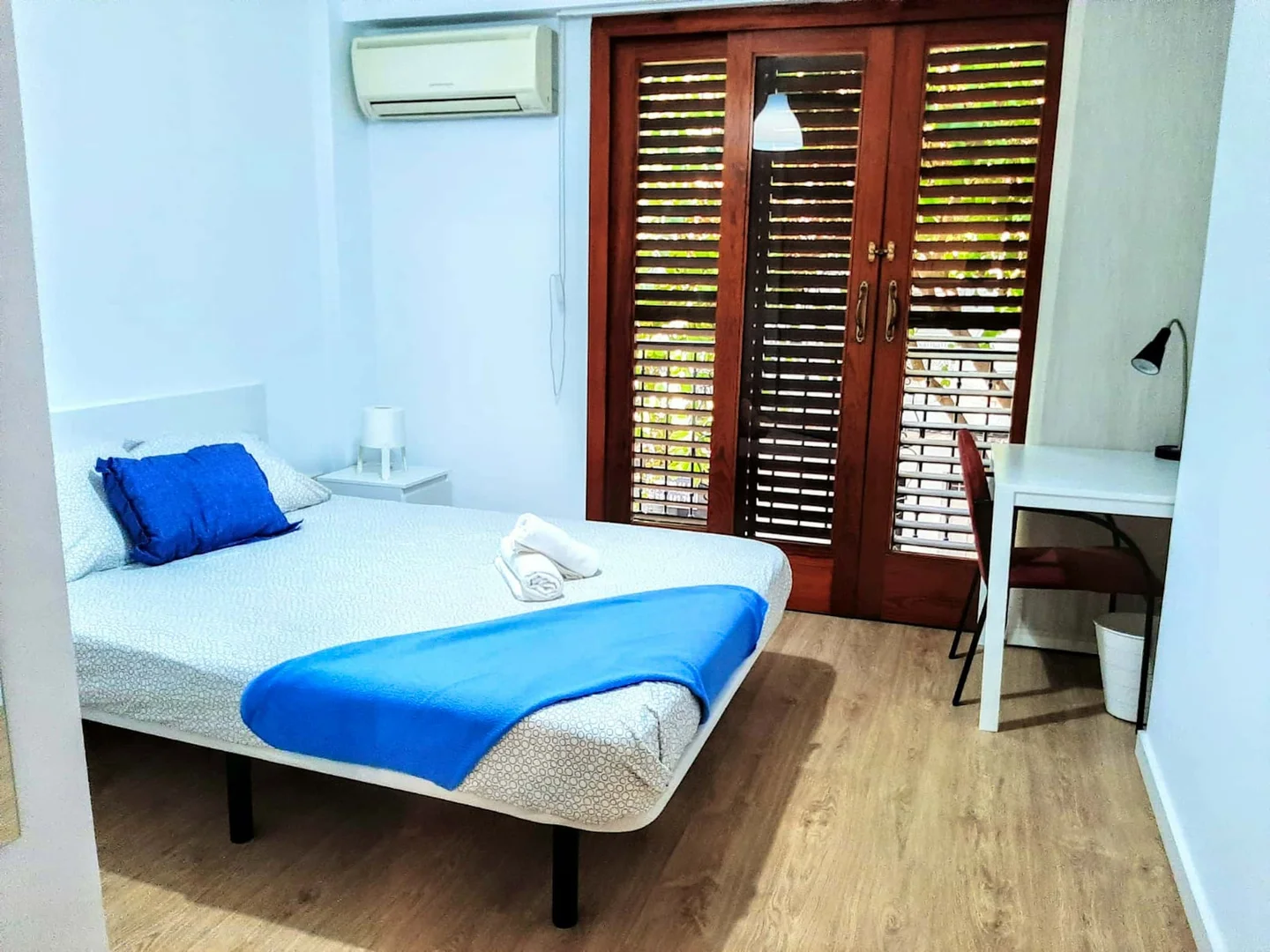 'de öğrenci dairesinde, tamamen mobilyalı kiralık oda