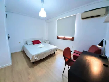 Özel oda konumu C. de Jorge Juan, 46100 Burjassot, Valencia, Spain, 4 19 görüntüsü