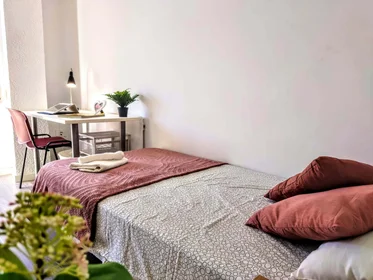 Özel oda konumu Carretera de Llíria, 46100 Burjassot, Valencia, Spain, 4 18 görüntüsü