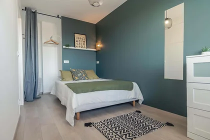Chambre privée à 27 Pl. Jules Grandclément, 69100 Villeurbanne, France, image 2 de 11