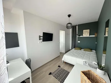 Chambre privée à 27 Pl. Jules Grandclément, 69100 Villeurbanne, France, image 3 de 11