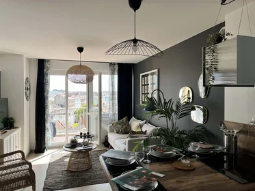 Chambre privée à 27 Pl. Jules Grandclément, 69100 Villeurbanne, France, image 5 de 11