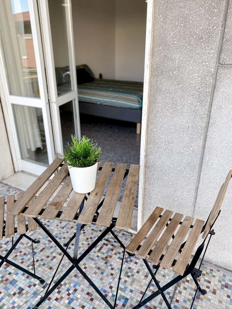 Helles und luftiges Studentenzimmer mit einfachem Zugang zur Universität in 