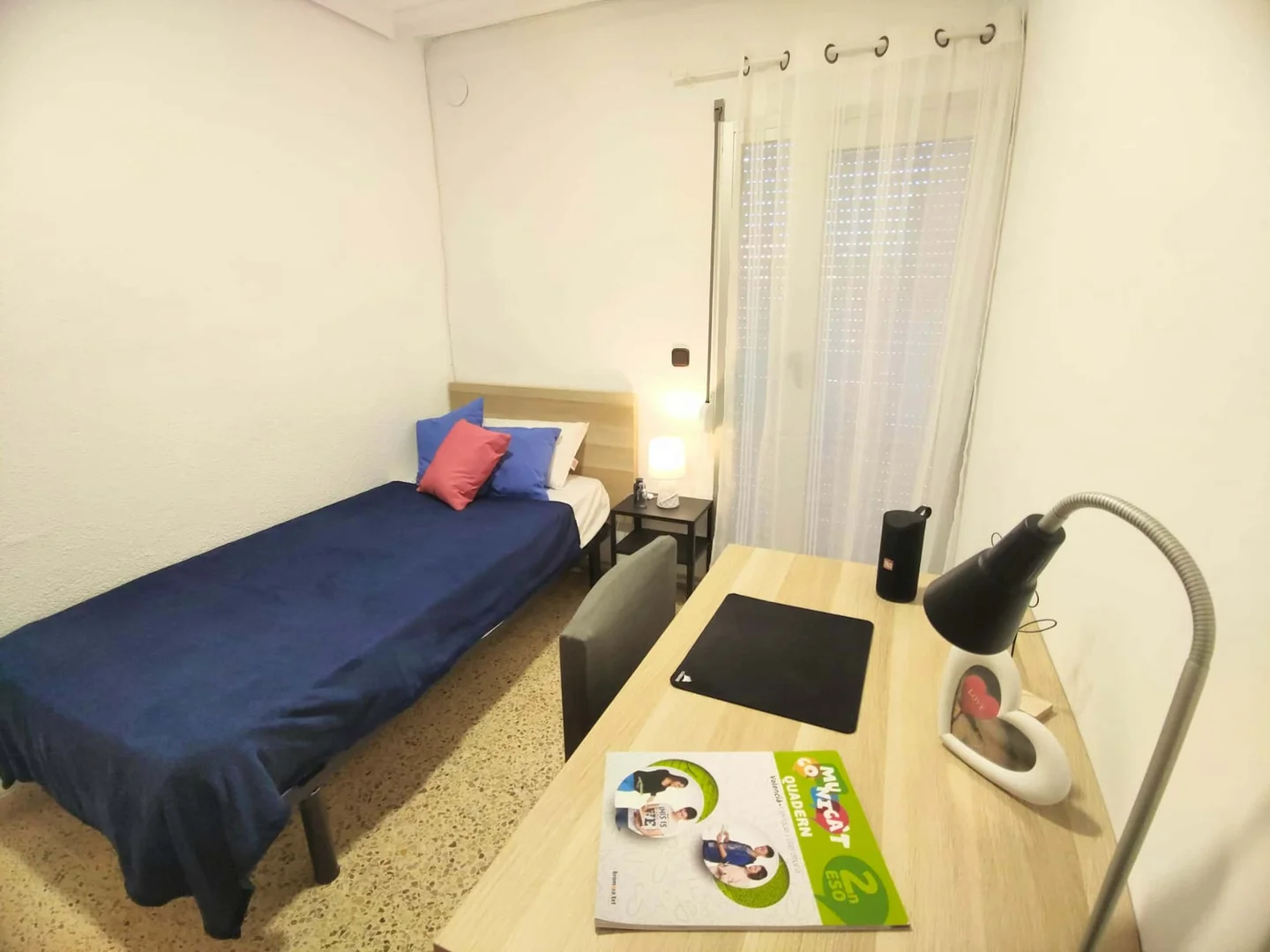 'de öğrenci dairesinde, tamamen mobilyalı kiralık oda