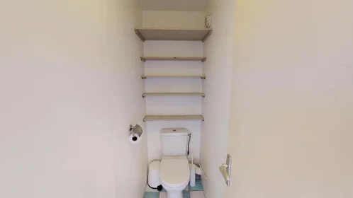Chambre privée à 7 Rue des Teinturiers, 69100 Villeurbanne, France, image 15 de 15
