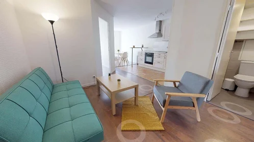 Chambre privée à 7 Rue des Teinturiers, 69100 Villeurbanne, France, image 3 de 15