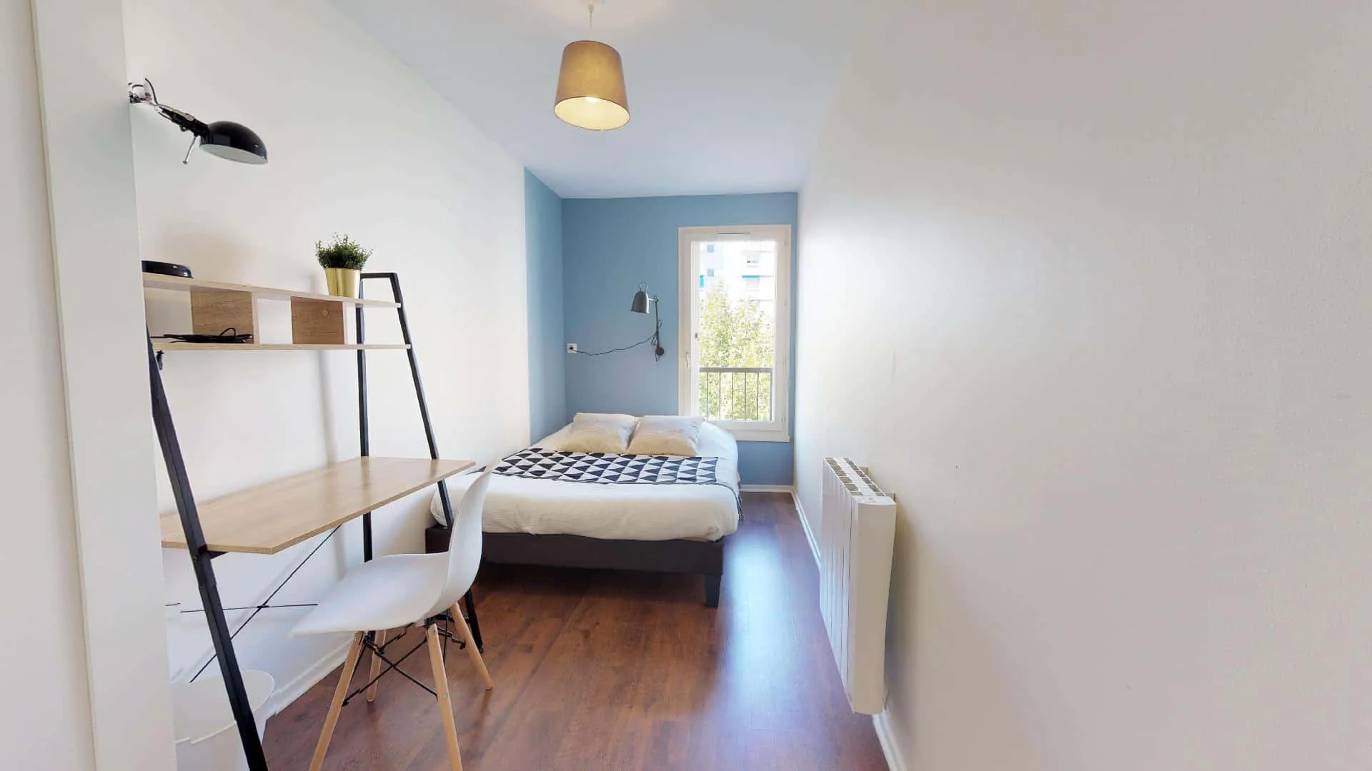 Chambre conviviale pour les étudiants dans  avec des équipements modernes