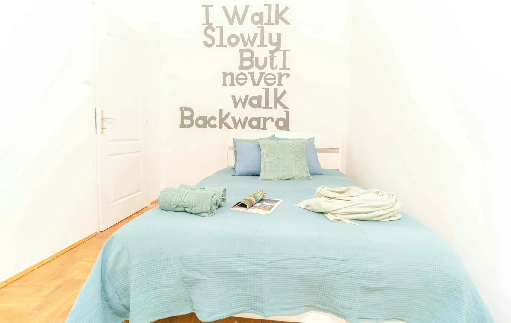 Functional student room perfect for studying in 