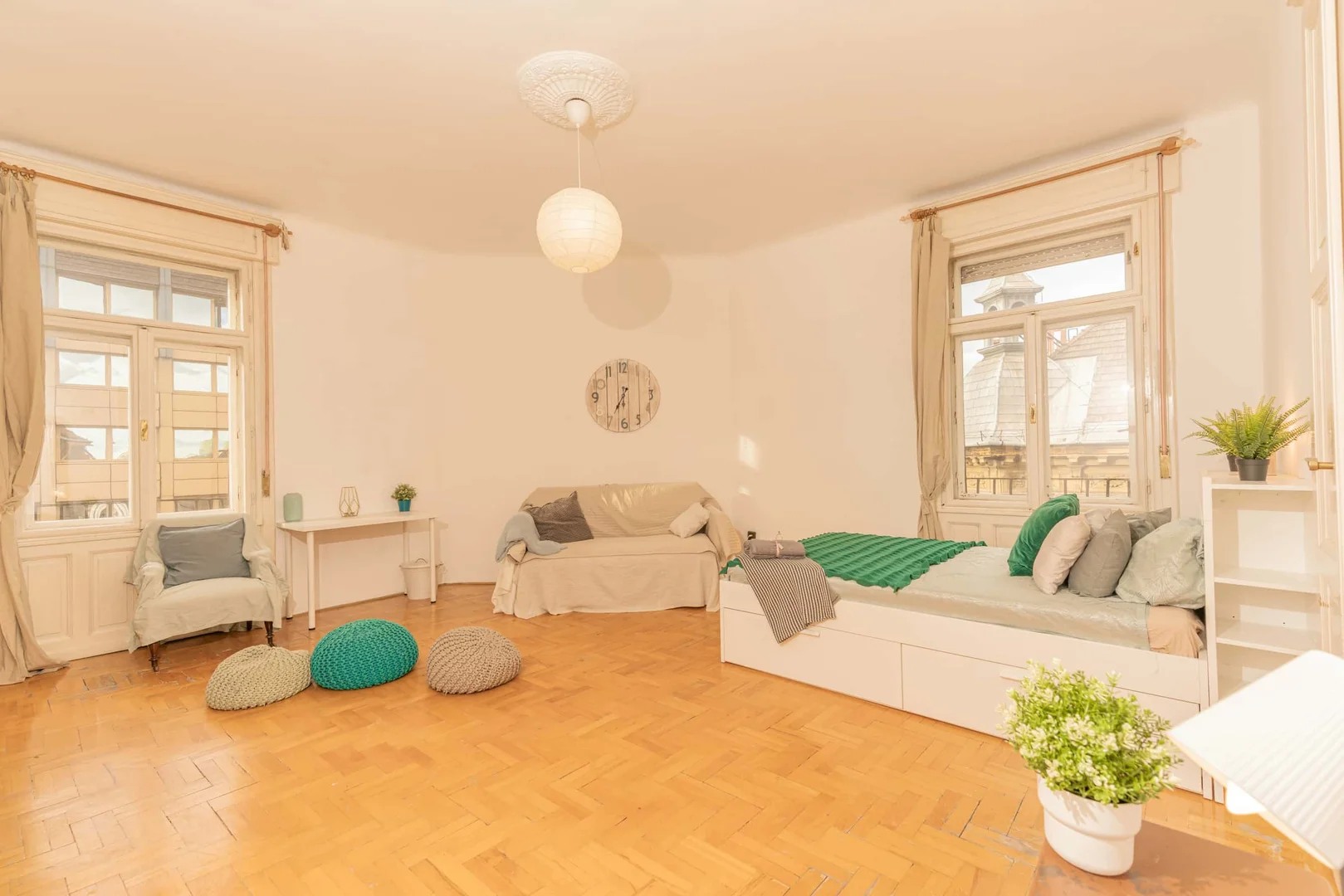 Comfortable and spacious student room in 
