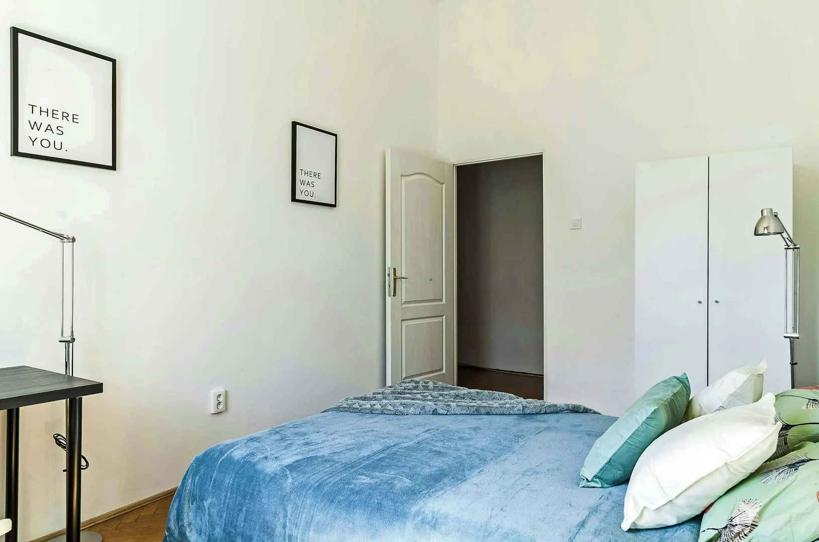 Quarto para alugar em apartamento de estudantes em , totalmente mobilado