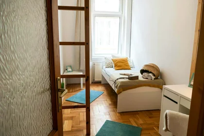 Stanza privata in Budapest, Holló u. 1-2 em 28, 1075 Hungary, immagine 1 di 39