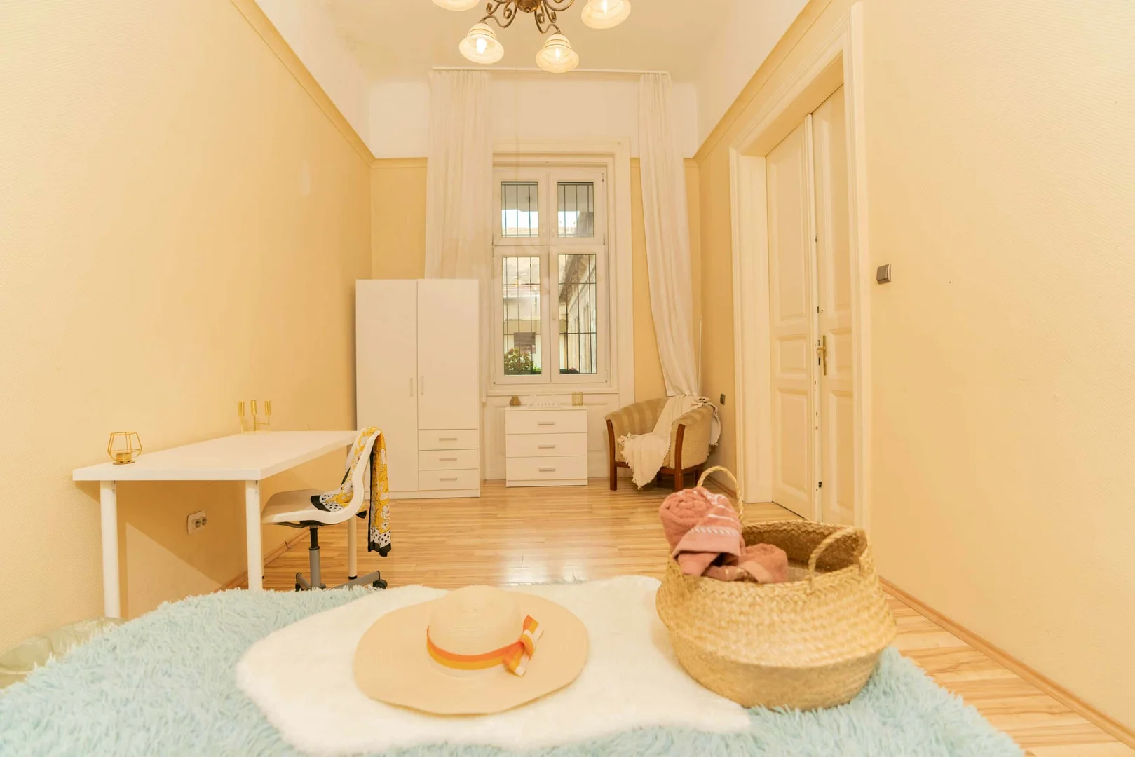 Room for rent in student apartment in , fully furnished