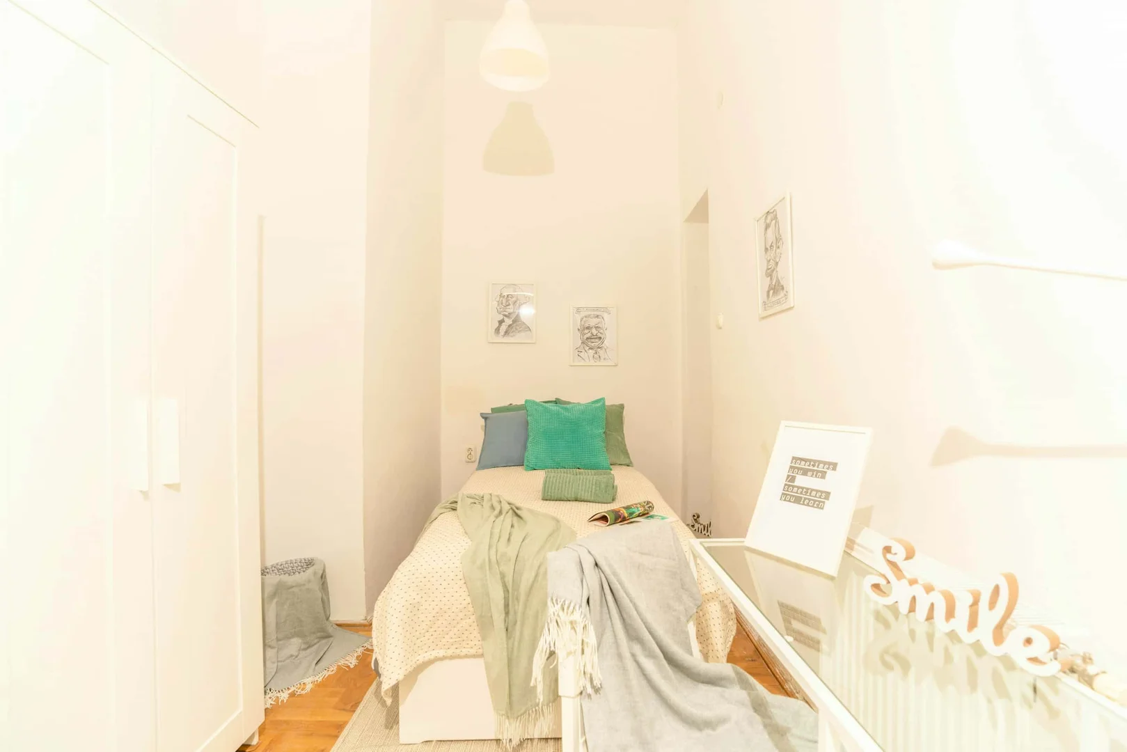 Bright and airy student room with easy university access in 