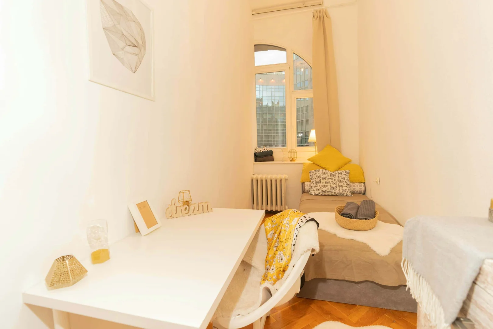 Cozy room for students available in 