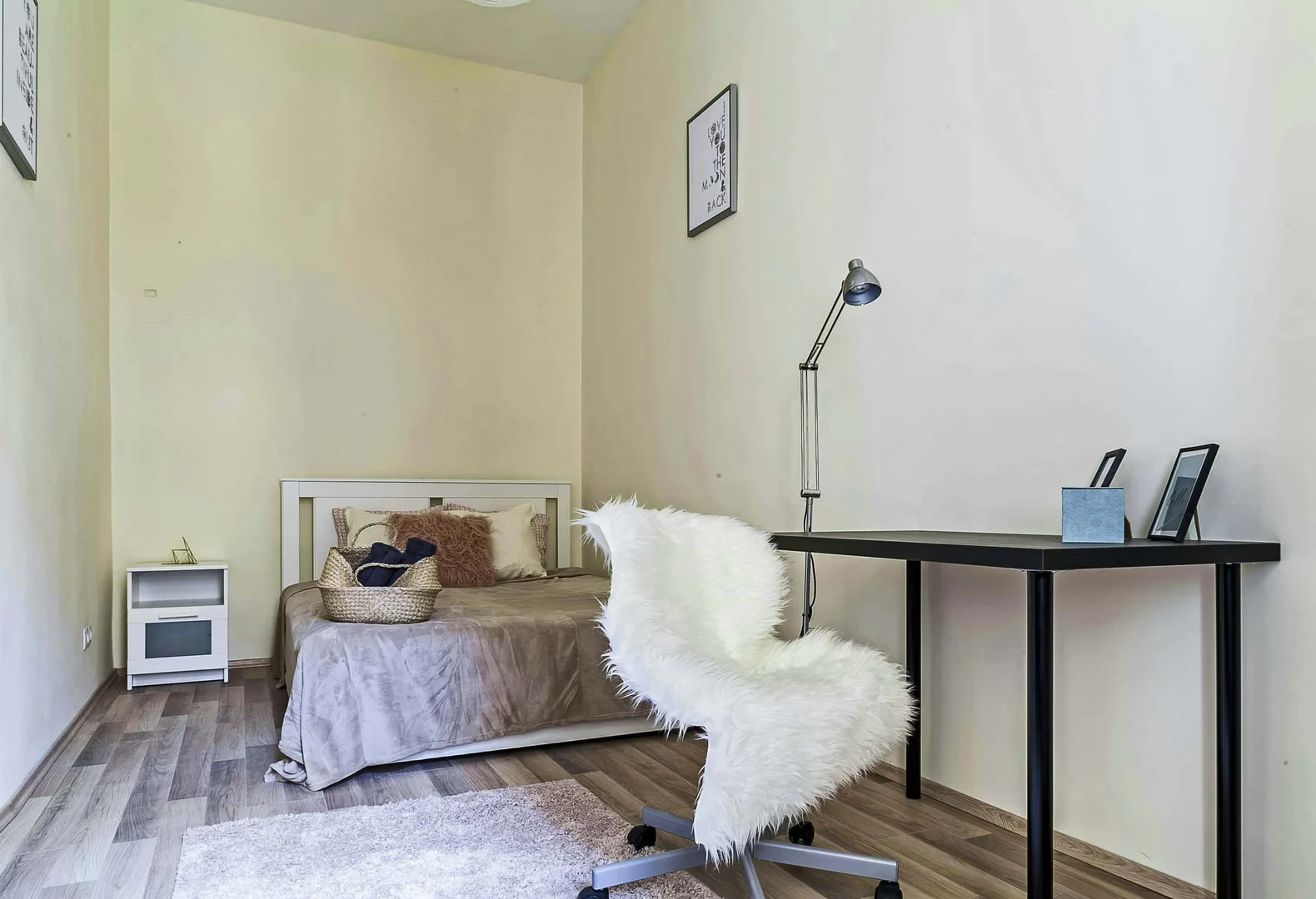 Quarto de estudante funcional perfeito para estudar em