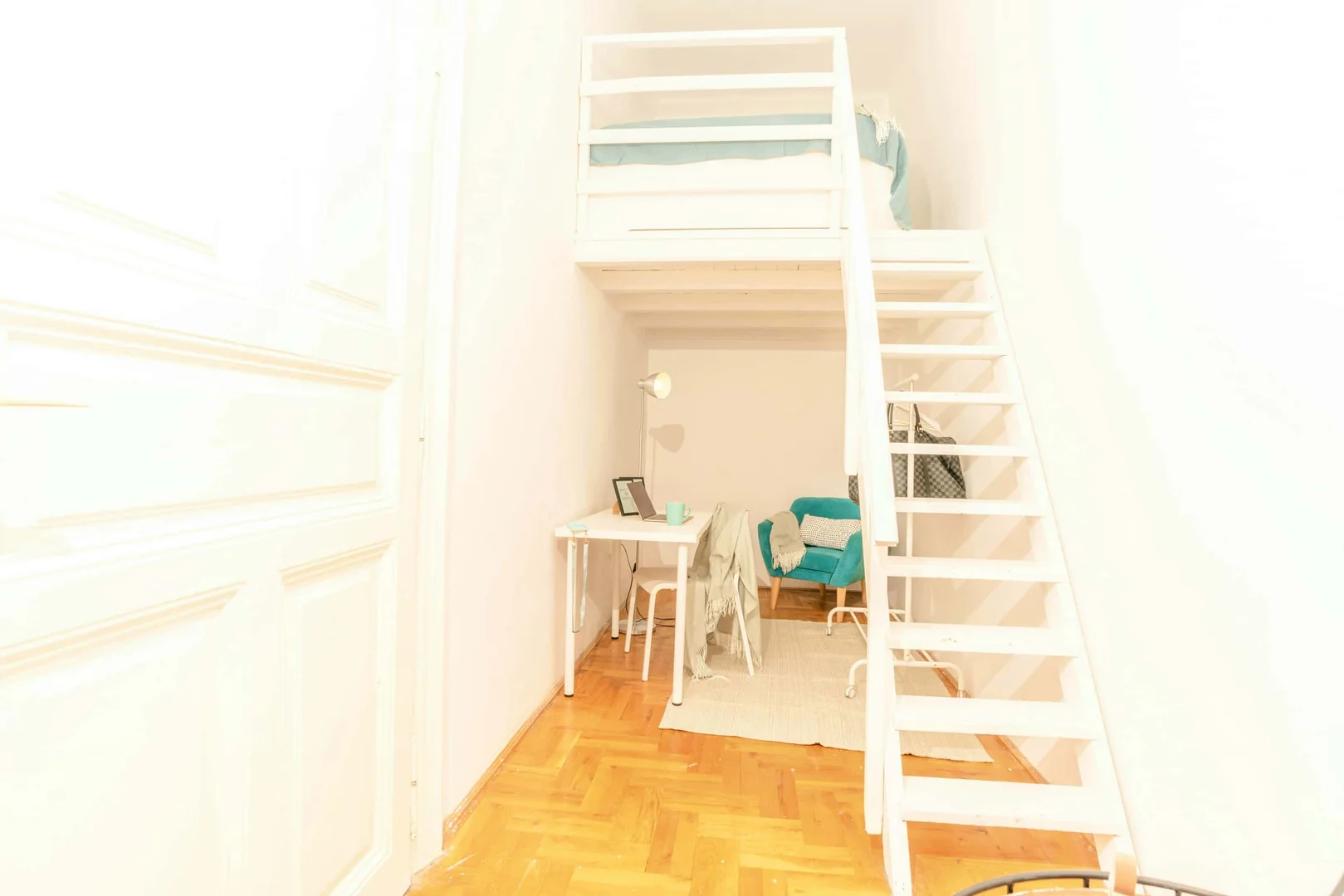 Cozy room for students available in