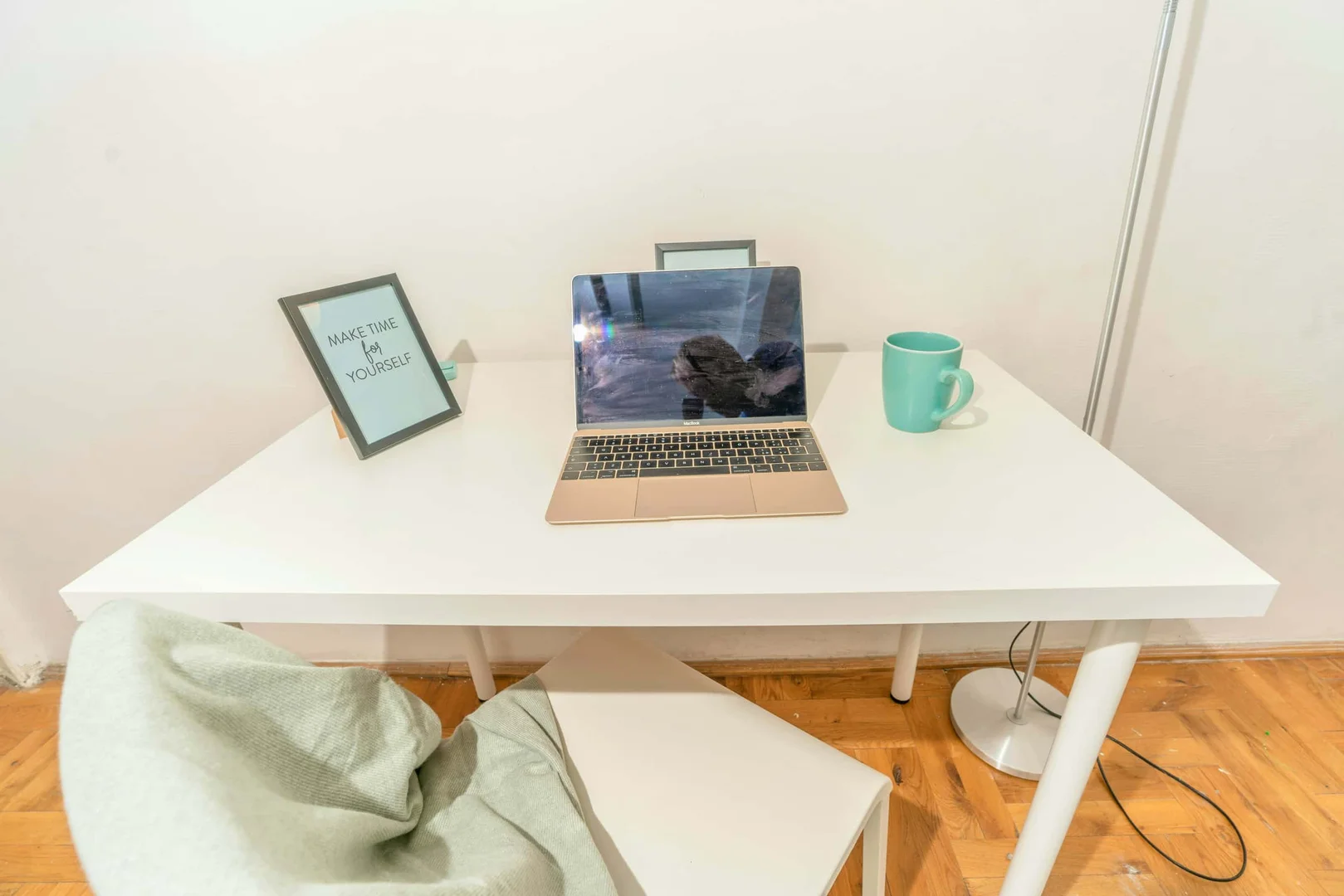 Room for rent in student apartment in , fully furnished
