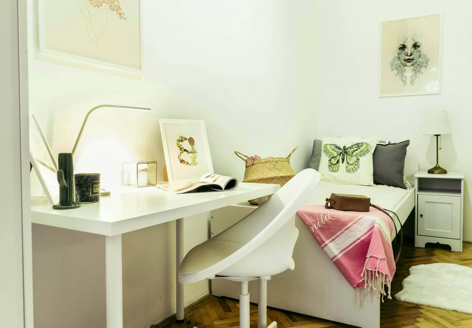 Bright and airy student room with easy university access in 
