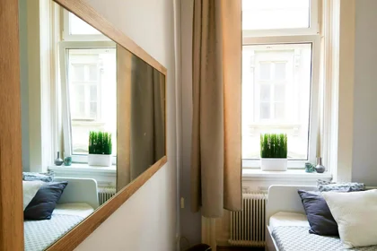 Stanza privata in Budapest, Holló u. 1-2 em 28, 1075 Hungary, immagine 3 di 37