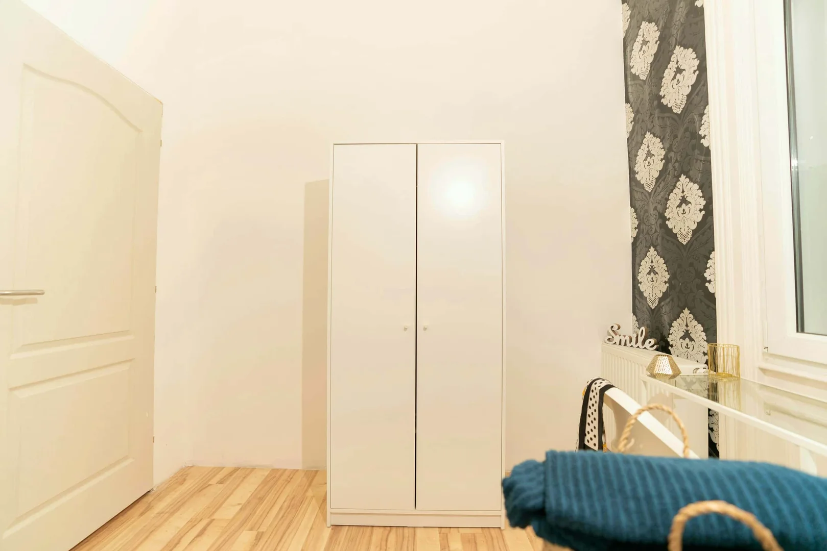 Student-friendly room in with modern amenities
