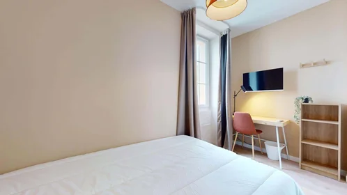 Stanza privata in 138 Rue Coulmier, 83200 Toulon, France, immagine 4 di 16