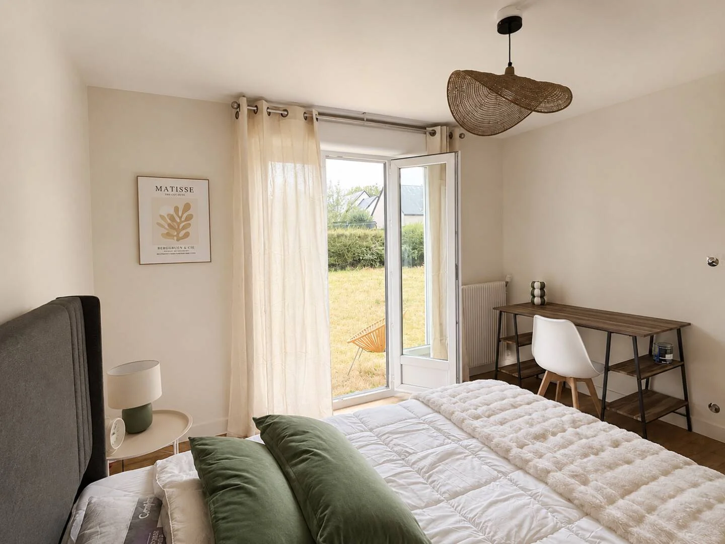 Habitación estudiantil amplia y cómoda en 