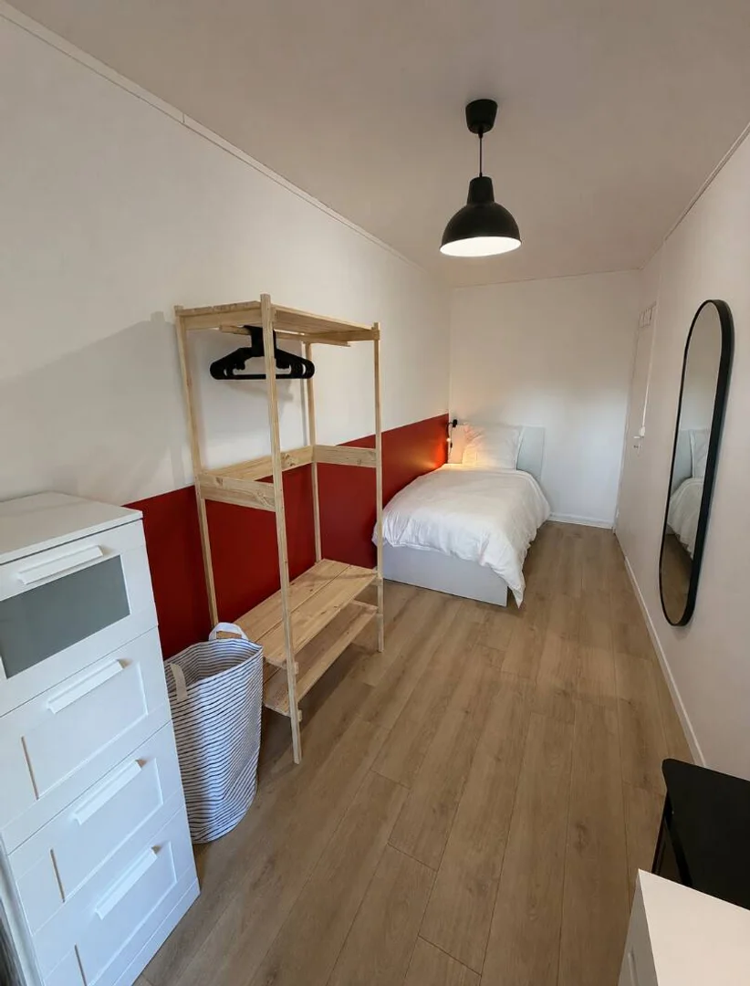 Chambre conviviale pour les étudiants dans  avec des équipements modernes