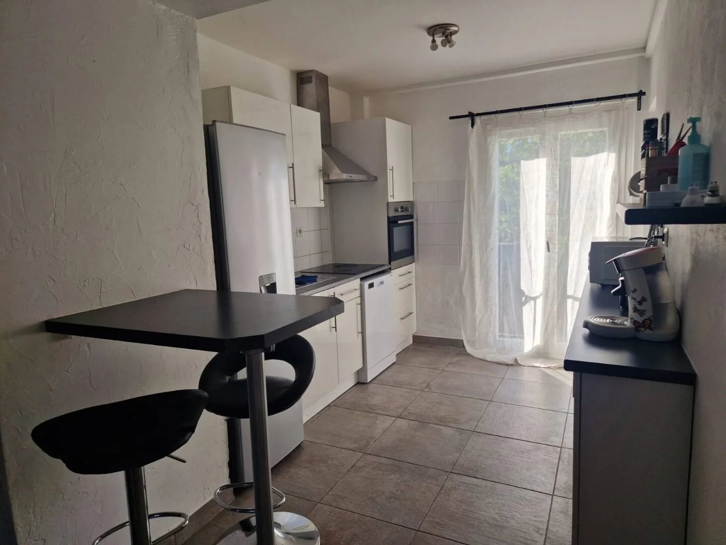 Quarto para alugar em apartamento de estudantes em , totalmente mobilado