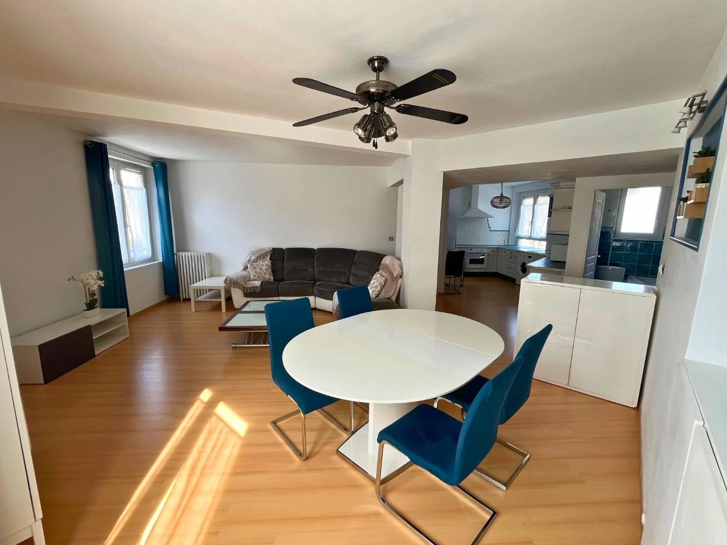 Affordable room for students with ample lighting in 