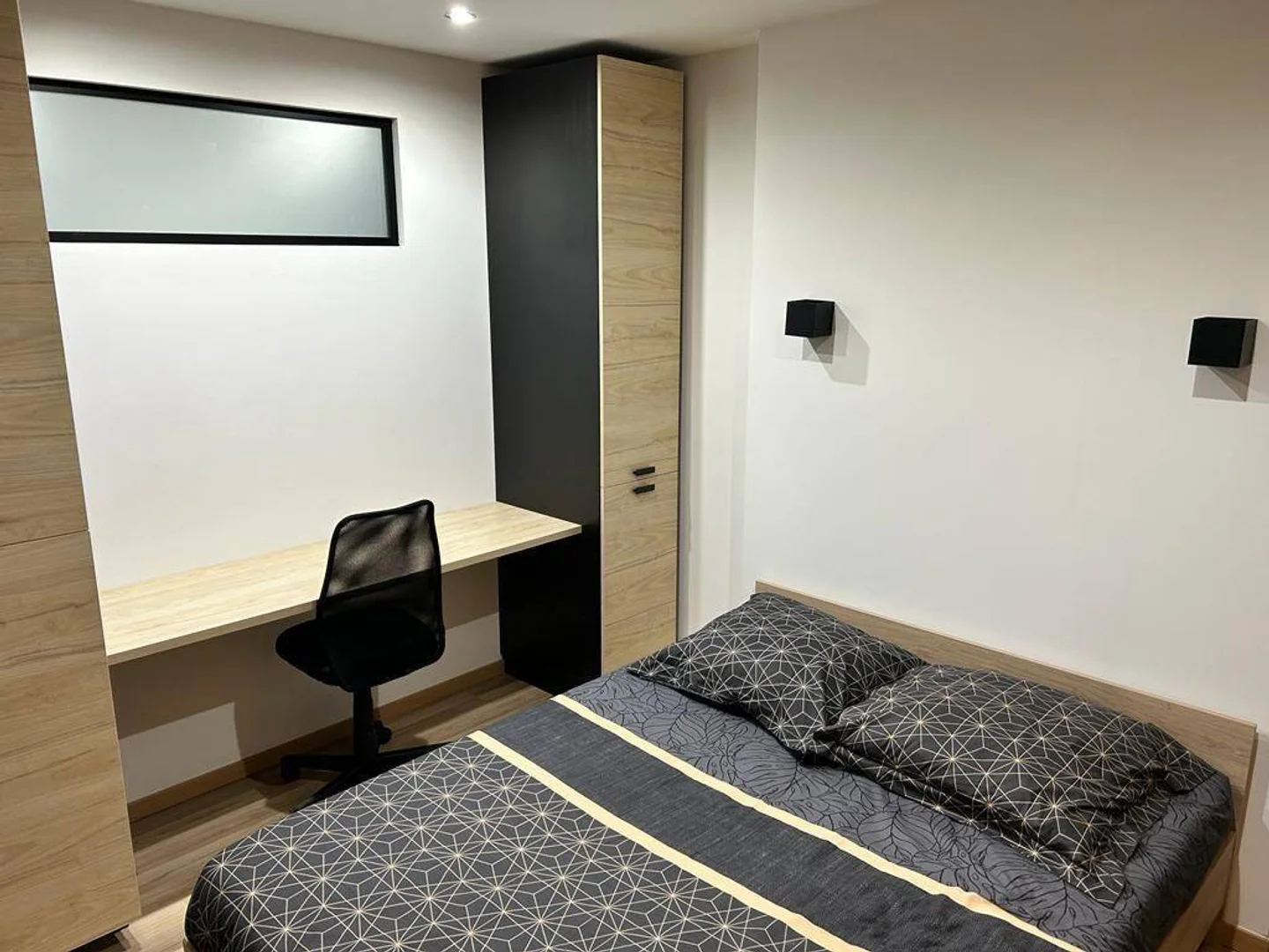 Quarto para alugar em apartamento de estudantes em , totalmente mobilado