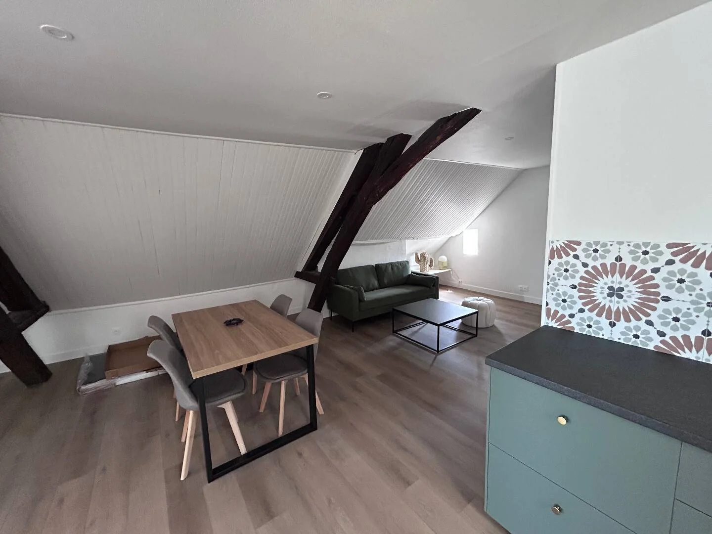 Habitación estudiantil amplia y cómoda en 