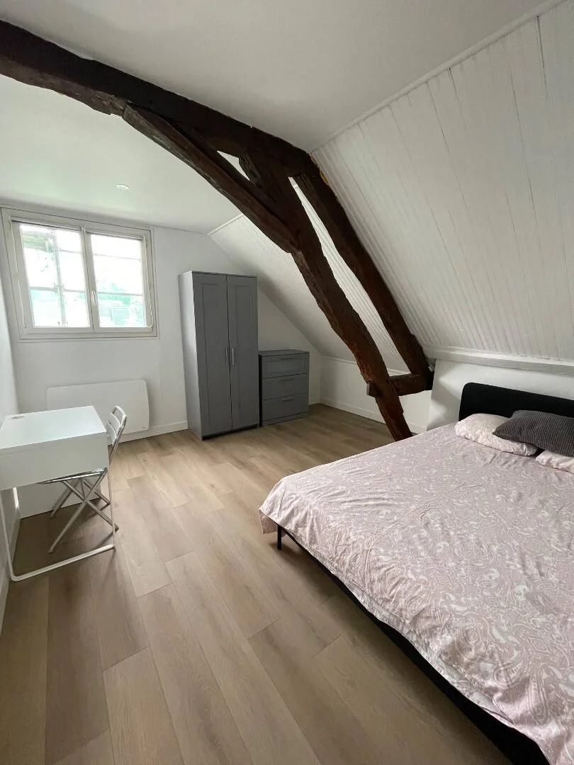 Habitación estudiantil económica cerca del campus en 