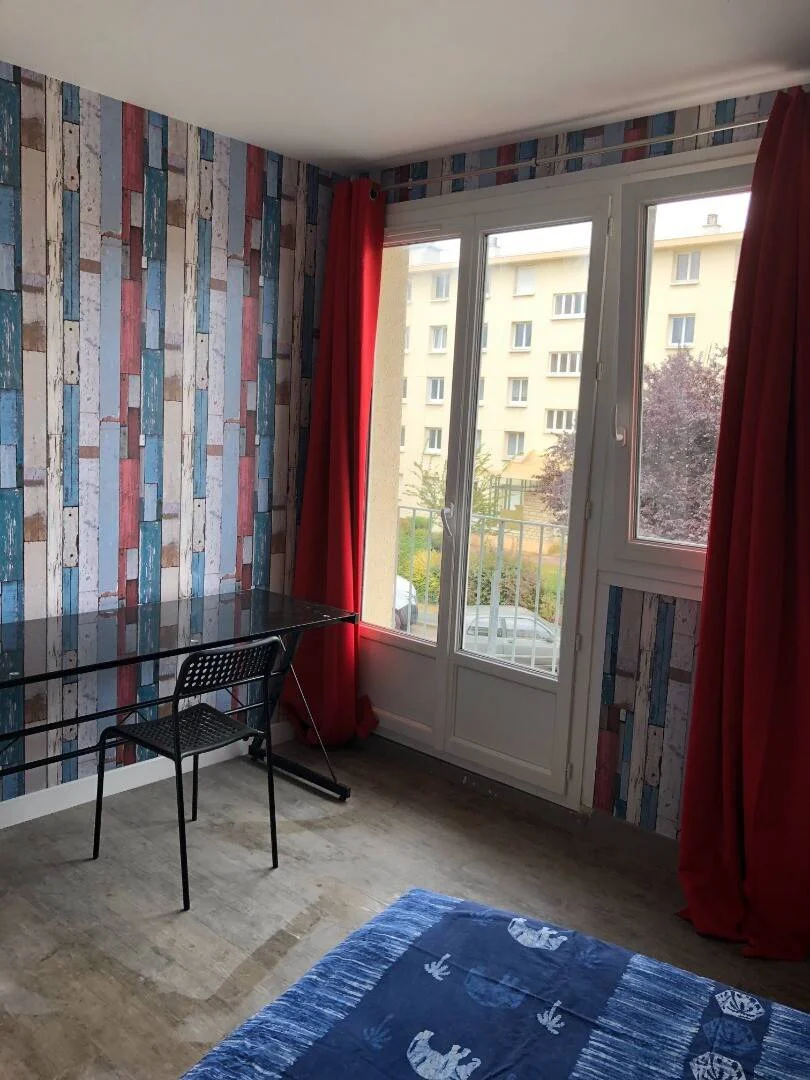 Functional student room perfect for studying in 