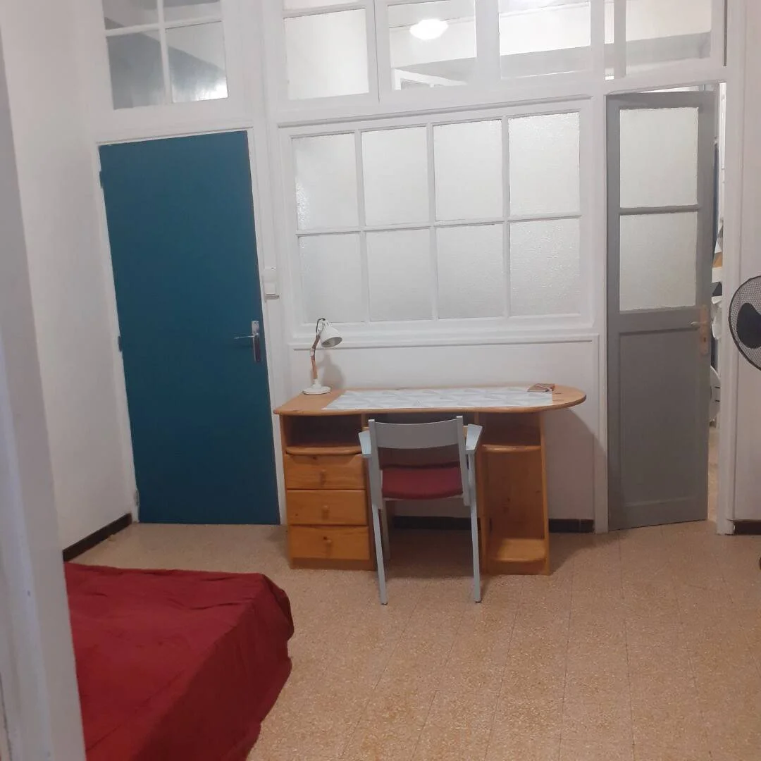 Chambre d'étudiant confortable et spacieuse dans 