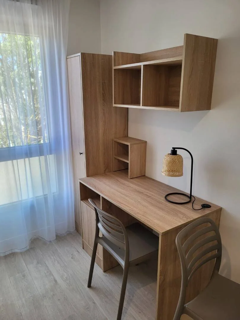 Comfortable and spacious student room in 