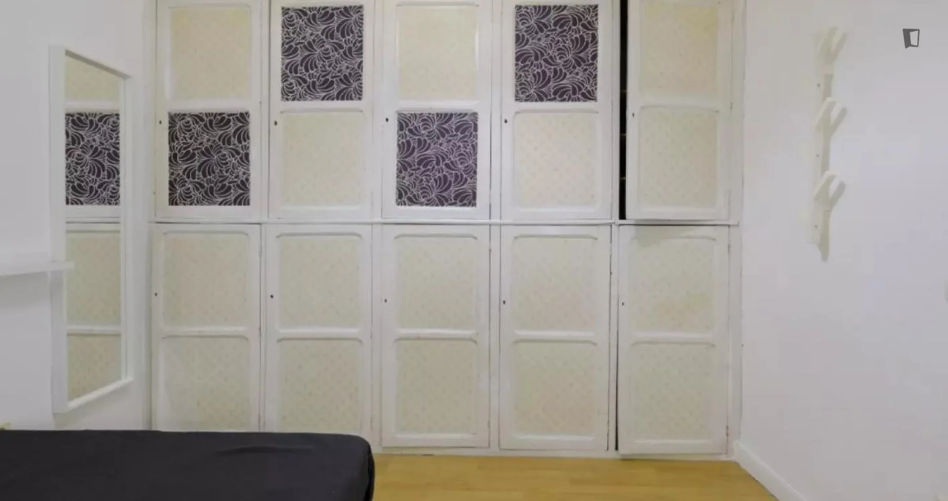 Quarto de estudante económico perto do campus em 
