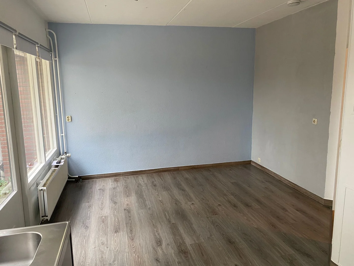 Chambre d'étudiant à  avec espace d'étude et installations communes