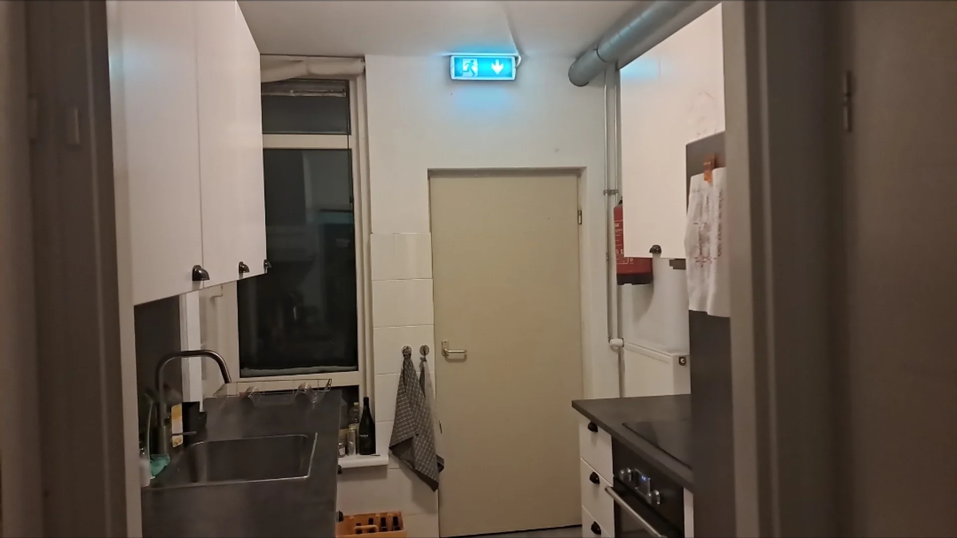 Student-friendly room in  with modern amenities