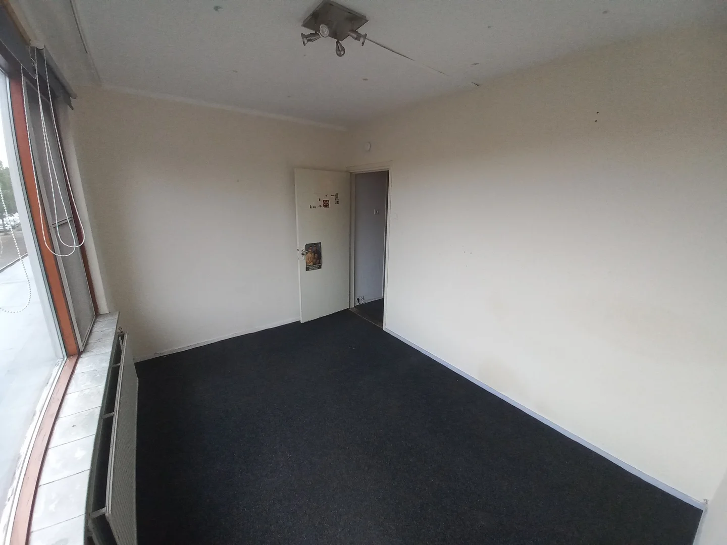 Quarto de estudante económico perto do campus em 