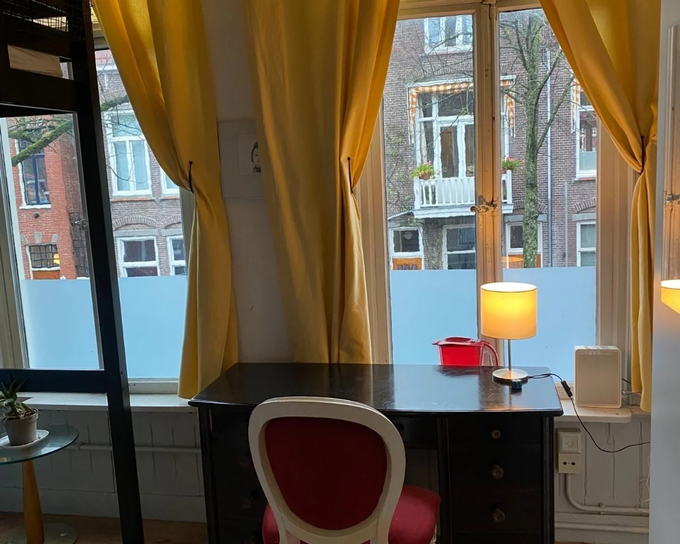 Chambre d'étudiant lumineuse et aérée avec accès facile à l'université dans 