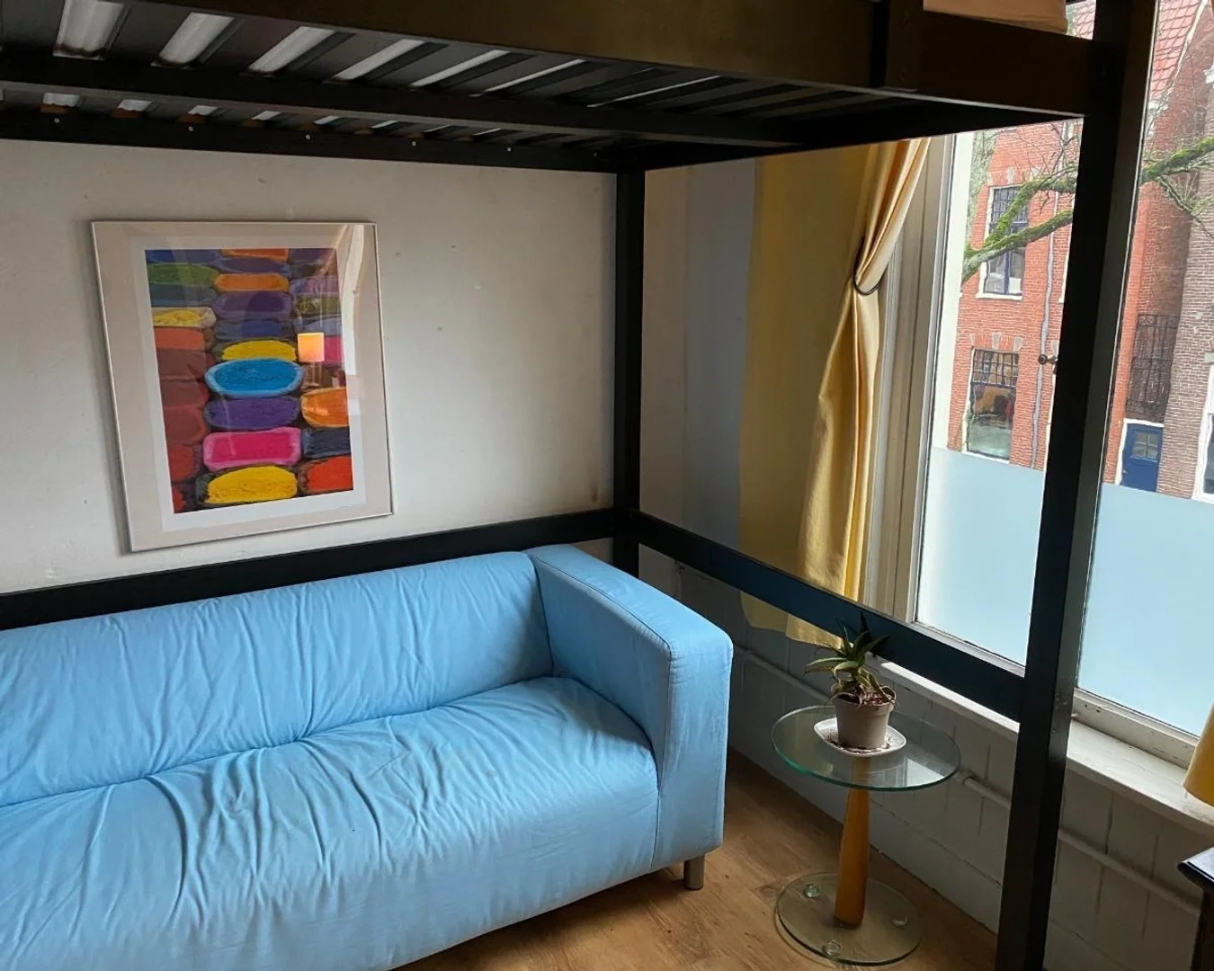 Chambre conviviale pour les étudiants dans  avec des équipements modernes
