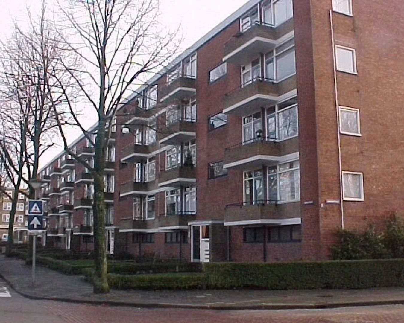 Chambre d'étudiant à  avec espace d'étude et installations communes