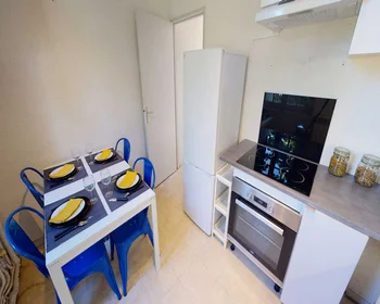 Quarto privado em rue du Faubourg du Courreau, imagem 9 de 13