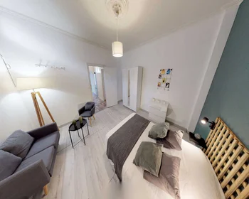 Renting rooms by the month in {area}