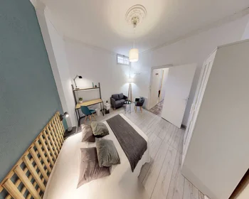 Private room at rue Sainte Anne, image 3 of 18