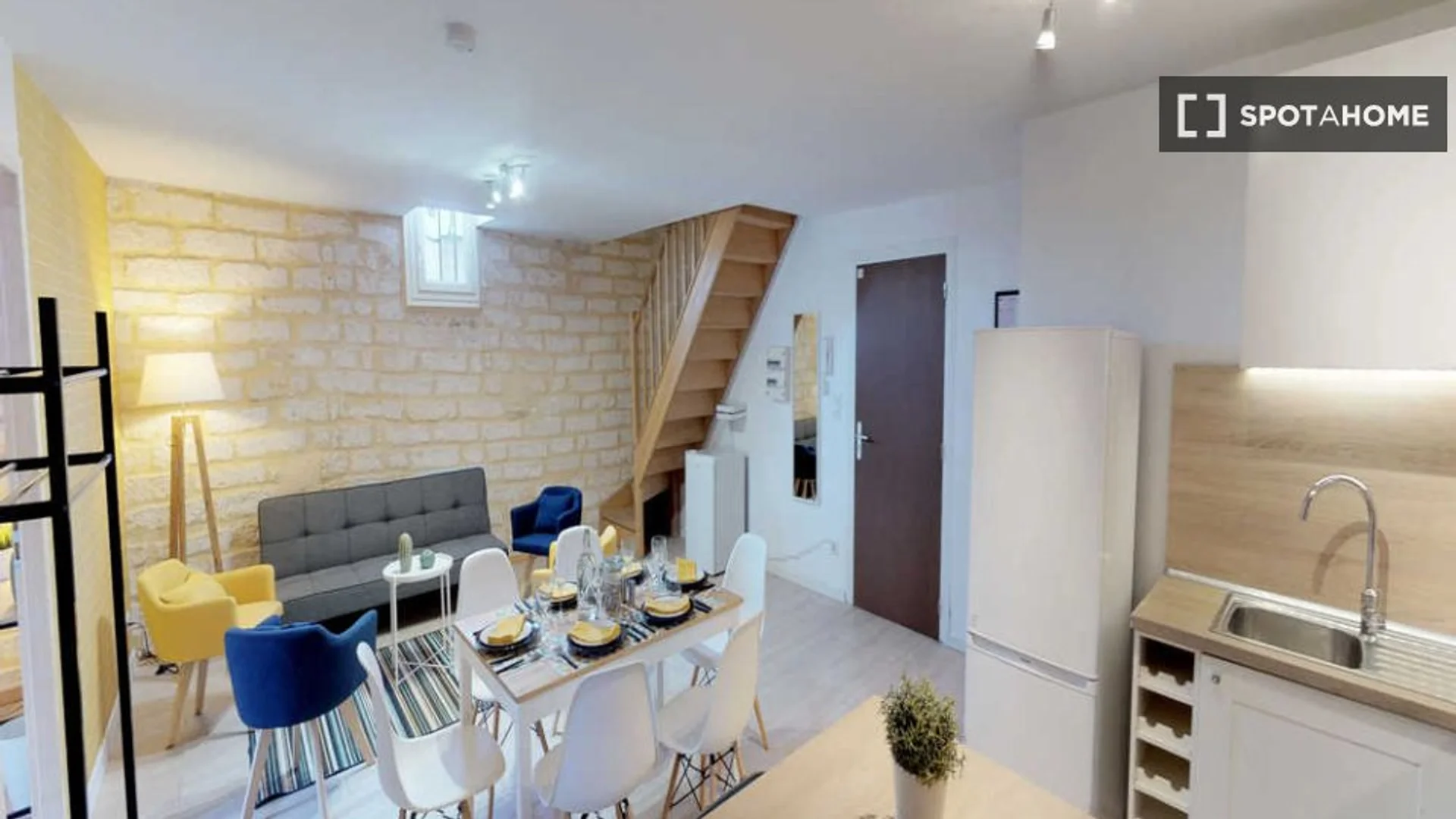 'de öğrenci dairesinde, tamamen mobilyalı kiralık oda