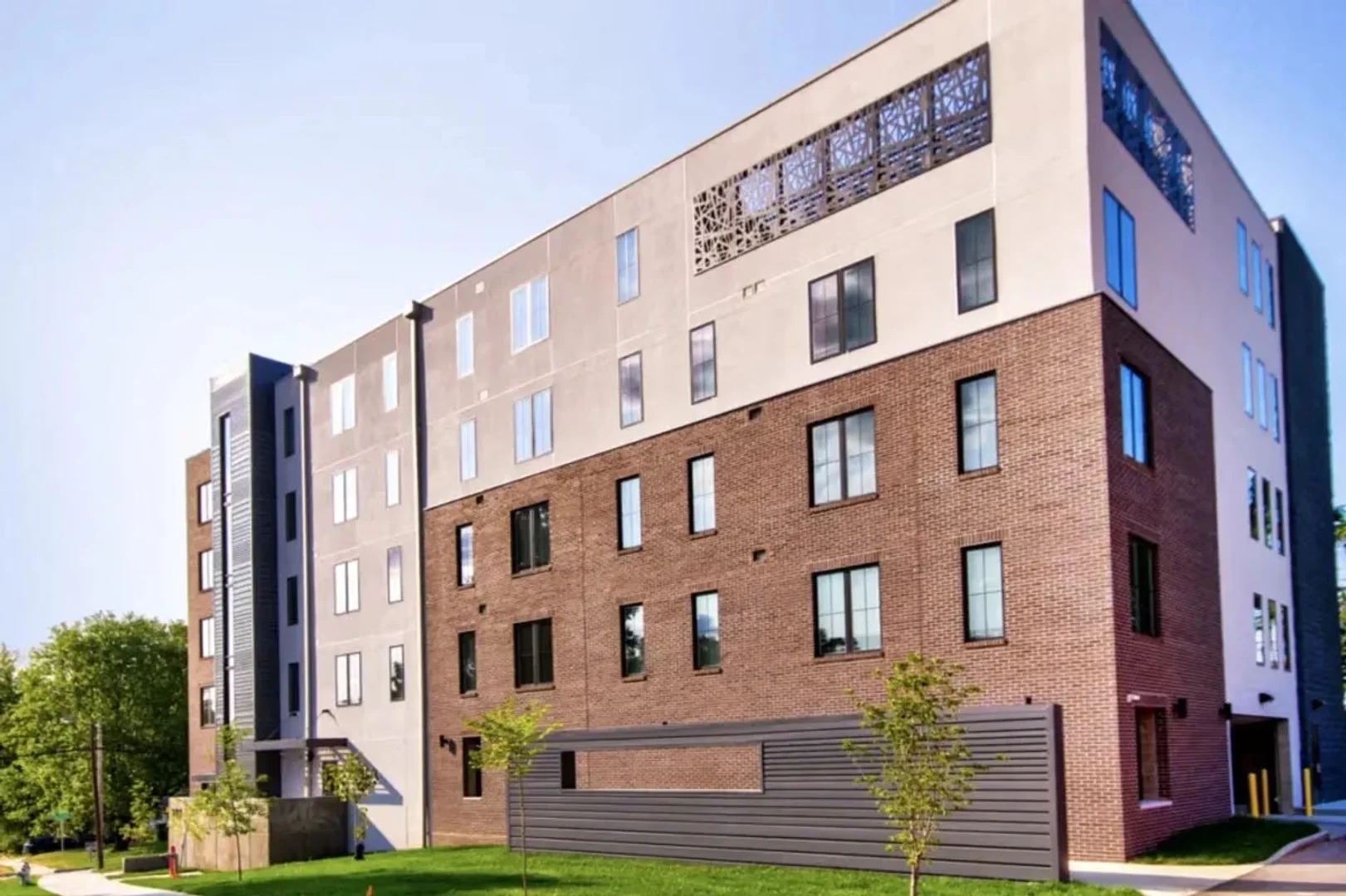 Economical student room with convenient location in 
