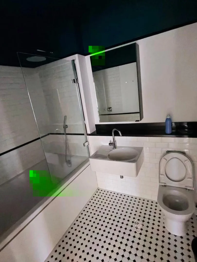 Stanza economica per studenti con ampia illuminazione in 
