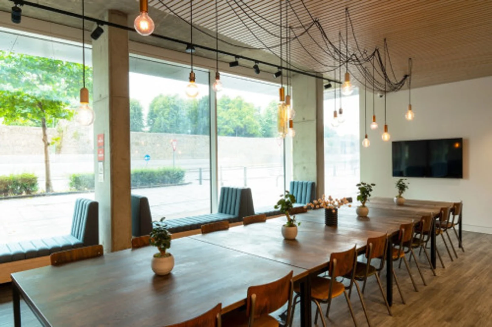 Chambre d'étudiant à  avec espace d'étude et installations communes