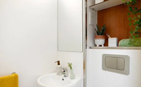 Habitación privada en residencia en Lower Bristol Rd, Bath BA2 3ES, United Kingdom                , imagen 11 de 18